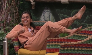 Tejasswi Prakash feet photo thumbnail