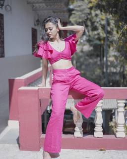 Tejasswi Prakash feet photo thumbnail