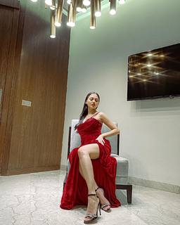 Tejasswi Prakash feet photo thumbnail