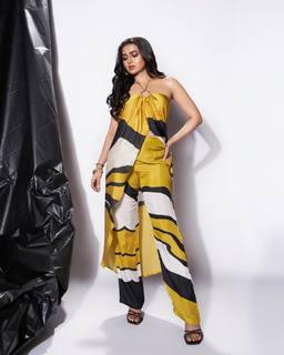 Tejasswi Prakash feet photo thumbnail