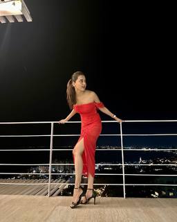 Tejasswi Prakash feet photo thumbnail