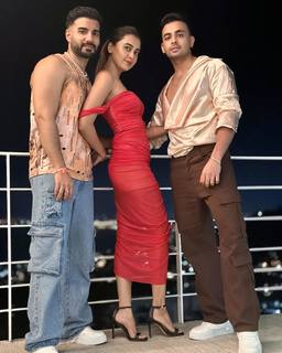 Tejasswi Prakash feet photo thumbnail