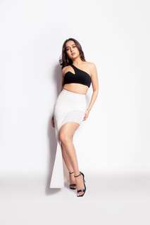 Tejasswi Prakash feet photo thumbnail