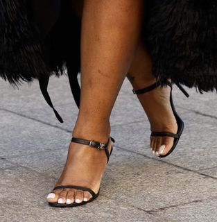 Tems feet photo 15
