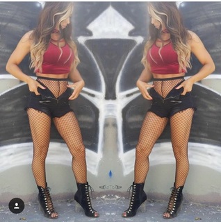 Tenille Dashwood feet photo thumbnail