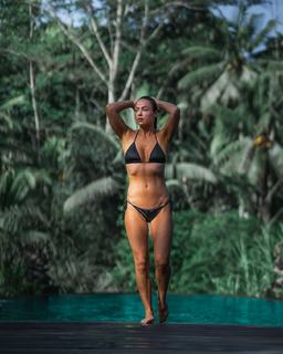 Tenille Dashwood feet photo thumbnail