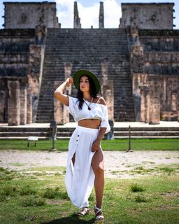 Tenille Dashwood feet photo thumbnail