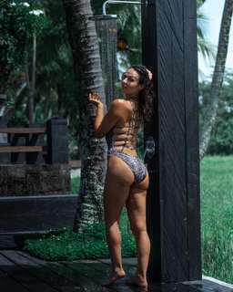 Tenille Dashwood feet photo thumbnail