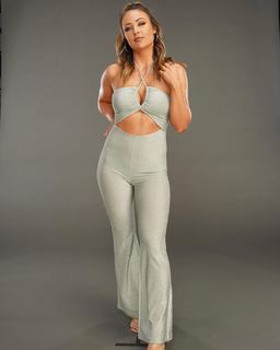 Tenille Dashwood feet photo thumbnail