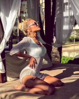 Teodora Dzehverovic feet photo thumbnail