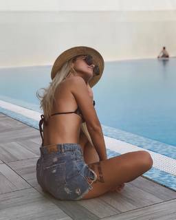 Teodora Dzehverovic feet photo thumbnail