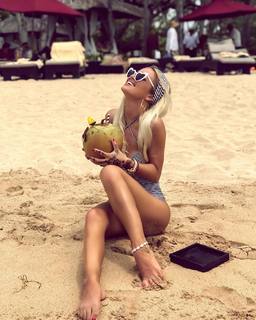 Teodora Dzehverovic feet photo thumbnail