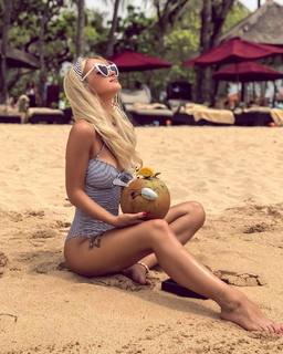 Teodora Dzehverovic feet photo thumbnail