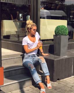 Teodora Dzehverovic feet photo thumbnail