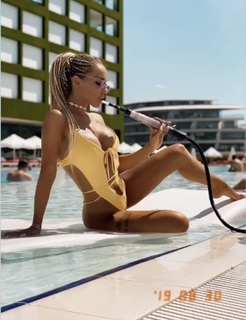 Teodora Dzehverovic feet photo thumbnail