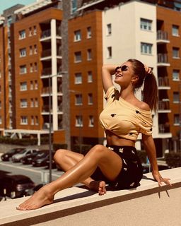 Teodora Dzehverovic feet photo thumbnail