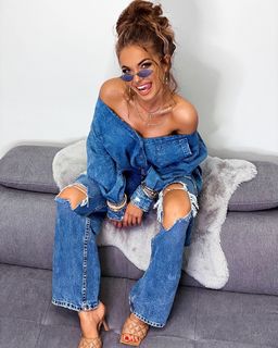 Teodora Dzehverovic feet photo thumbnail