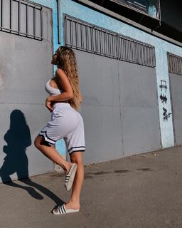 Teodora Dzehverovic feet photo thumbnail