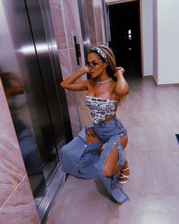 Teodora Dzehverovic feet photo thumbnail