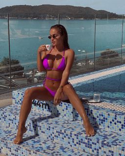 Teodora Dzehverovic feet photo thumbnail