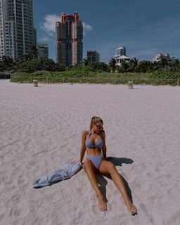 Teodora Dzehverovic feet photo thumbnail