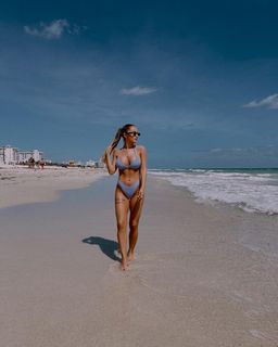 Teodora Dzehverovic feet photo thumbnail