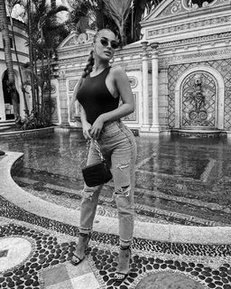 Teodora Dzehverovic feet photo thumbnail