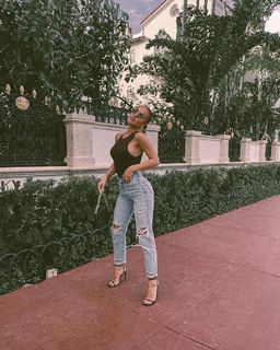 Teodora Dzehverovic feet photo thumbnail