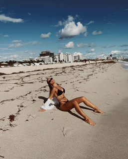 Teodora Dzehverovic feet photo thumbnail