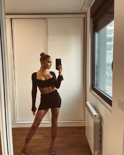 Teodora Dzehverovic feet photo thumbnail