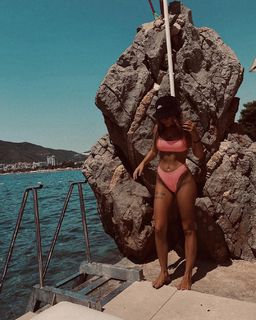 Teodora Dzehverovic feet photo thumbnail