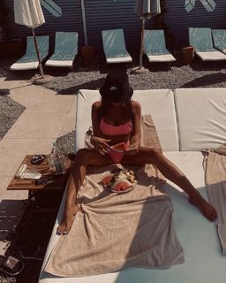 Teodora Dzehverovic feet photo thumbnail