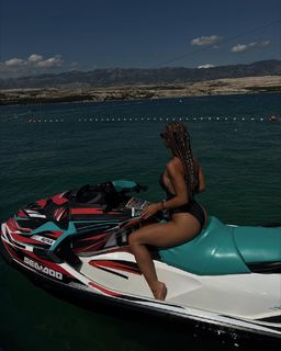 Teodora Dzehverovic feet photo thumbnail