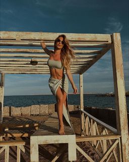 Teodora Dzehverovic feet photo thumbnail