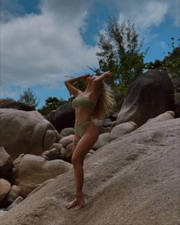 Teodora Dzehverovic feet photo thumbnail