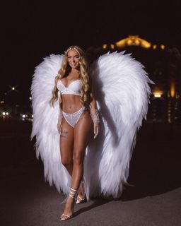 Teodora Dzehverovic feet photo thumbnail