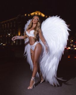 Teodora Dzehverovic feet photo thumbnail