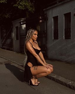 Teodora Dzehverovic feet photo thumbnail