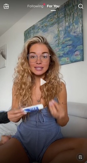 Teodora Dzehverovic feet photo thumbnail