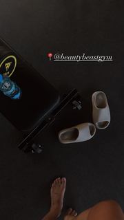 Teodora Dzehverovic feet photo thumbnail