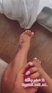 Teodora Dzehverovic feet photo thumbnail