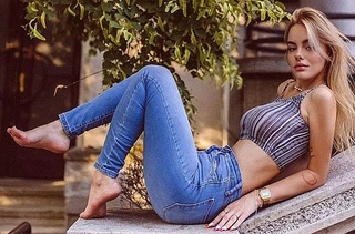 Teodora Popovska feet photo thumbnail