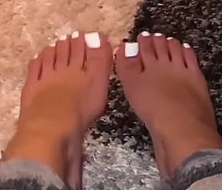 Teodora Popovska feet photo thumbnail