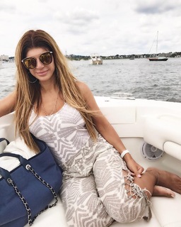 Teresa Giudice feet photo thumbnail