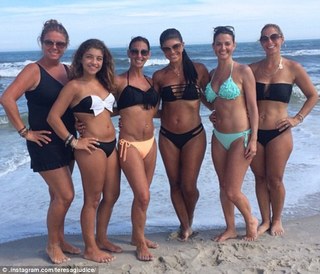 Teresa Giudice feet photo thumbnail