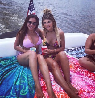 Teresa Giudice feet photo thumbnail