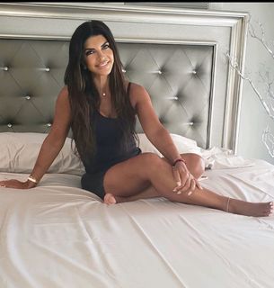 Teresa Giudice feet photo thumbnail