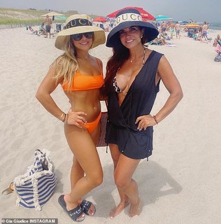 Teresa Giudice feet photo thumbnail