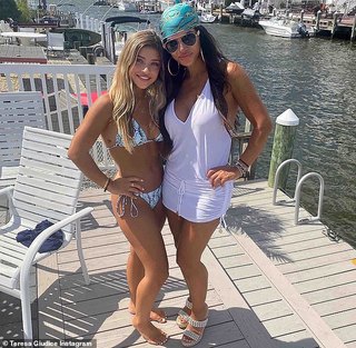 Teresa Giudice feet photo thumbnail