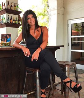 Teresa Giudice feet photo thumbnail